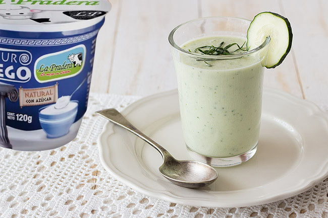 Crema fría de pepino con yogur griego y menta